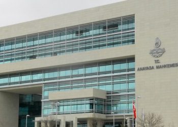 Yargı krizi: Hukuksuzluğun yolunu AYM açtı