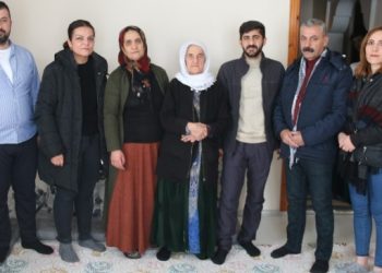 TJA, Barış Anneleri ve İHD’den darp edilen aileye ziyaret