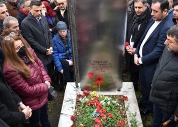 Metin Göktepe mezarı başında anıldı