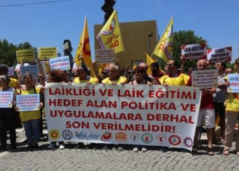 İzmir’de eğitimdeki sorunlar katlanıyor