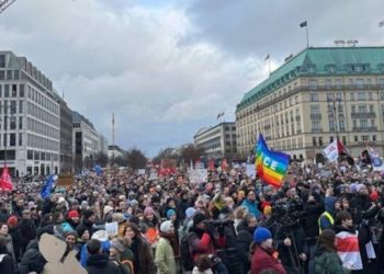 Hamburg’ta aşırı sağa karşı on binlerce kişi eylemde