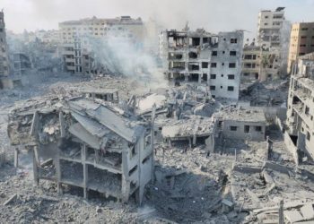 İsrail, on binlerce Filistinlinin sığındığı BM merkezine saldırdı