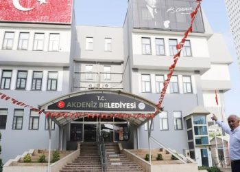 DEM Partili Meclis Üyesi: Belediyenin taşınmazları batan geminin malları gibi dağıtılıyor