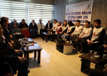 Tutsak yakınlarıyla birlikte ‘özgürlük’ nöbeti tuttular