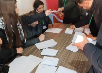 Wan’ın 2 ilçesinde daha ikinci tur oylamaları bitti