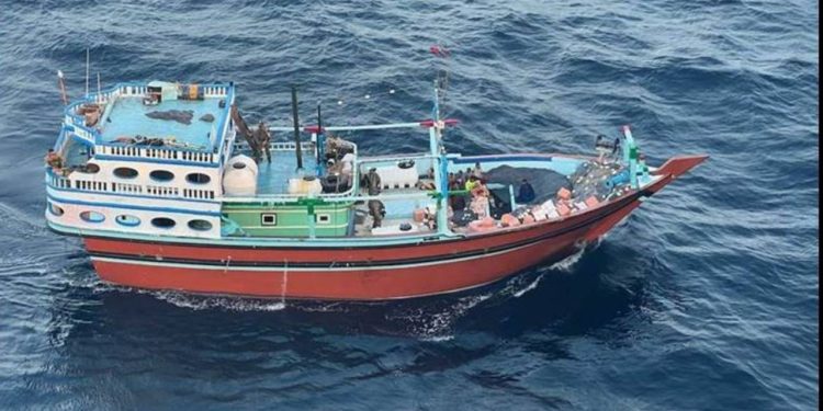 ABD Kızıldeniz'de İran teknesine el koyup batırdı