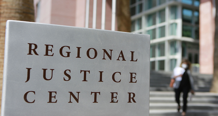 ABD| Sanık, mahkeme salonunda hakime saldırdı