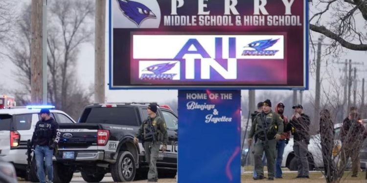 ABD'de bir lisede silahlı saldırı: Saldırgan öldü, üç kişi yaralandı