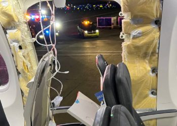 ABD'de havadayken gövdesinden parça kopan Boeing 737 MAX 9'un uçuşları geçici olarak durduruldu