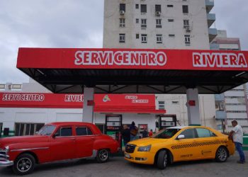 ABD'nin 'ekonomik soykırıma' varan ablukası altındaki Küba'da benzin fiyatına yüzde 500'den fazla zam