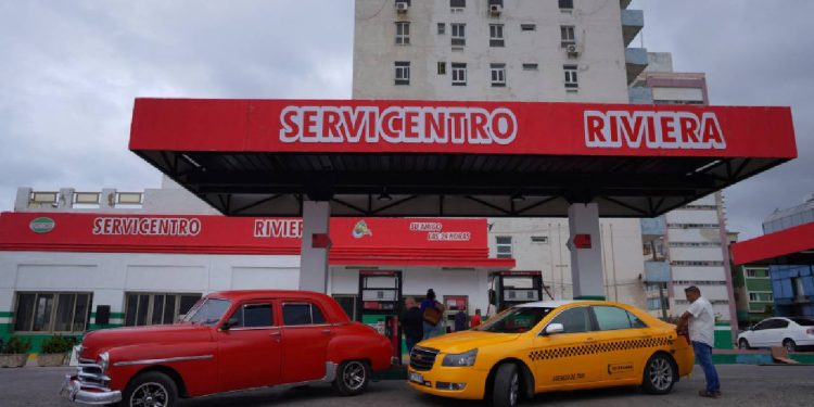 ABD'nin 'ekonomik soykırıma' varan ablukası altındaki Küba'da benzin fiyatına yüzde 500'den fazla zam