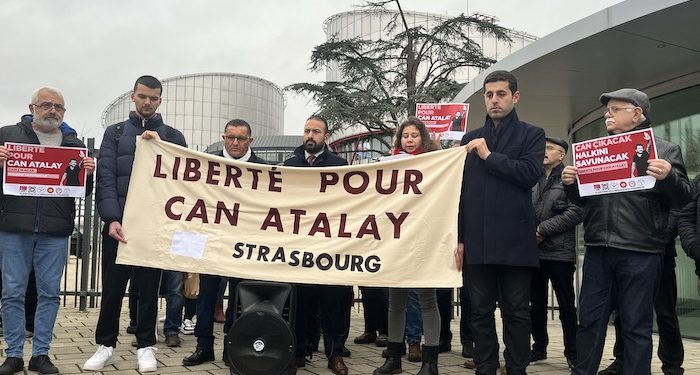 AİHM önünde Can Atalay protestosu