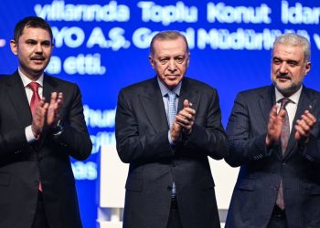 AKP toplantısından izlenimler: 'Enerjisi düşüktü, bilinen heyecan yoktu'