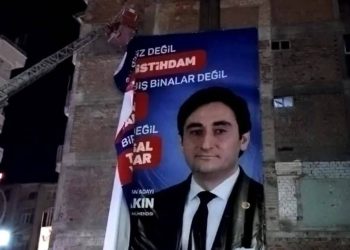 AKP'li belediye, Saadet Partisi adayının pankartını indirdi
