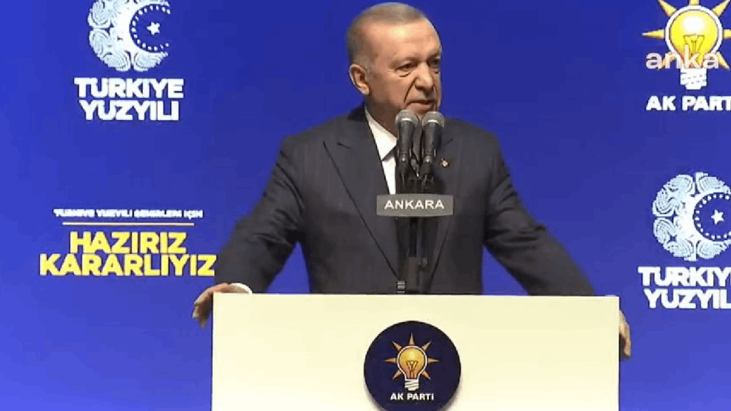 AKP'nin adayları belli oluyor: Erdoğan kürsüde konuşuyor