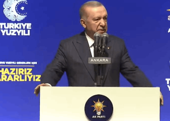 AKP'nin adayları belli oluyor: Erdoğan kürsüde konuşuyor