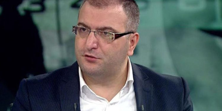 AKP'ye yakınlığıyla bilinen Cem Küçük: Yanıldık