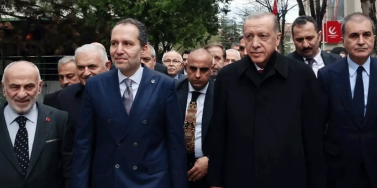 AKP'yle pazarlık sürüyordu: 'Yeniden Refah Partisi, İstanbul ve Ankara için kararını verdi'