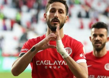 Ali Yerlikaya duyurdu: İsrailli futbolcu Türkiye'den ayrıldı