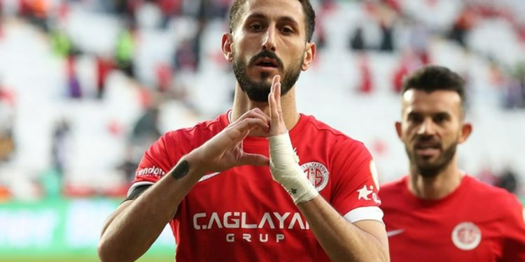 Ali Yerlikaya duyurdu: İsrailli futbolcu Türkiye'den ayrıldı
