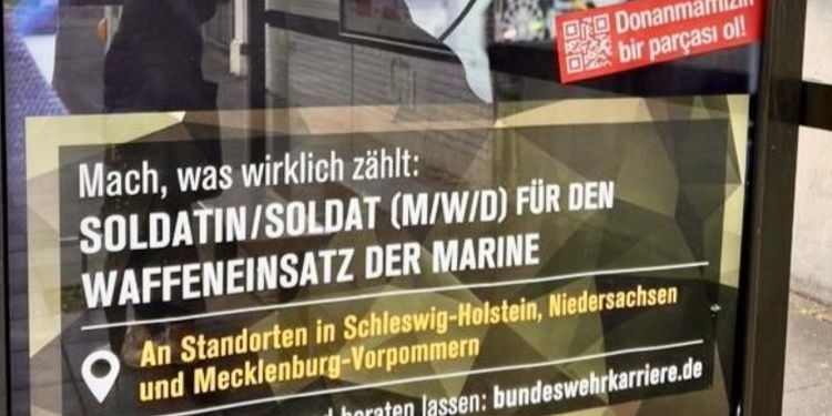 Alman ordusu, Türkçe afişlerle asker arıyor
