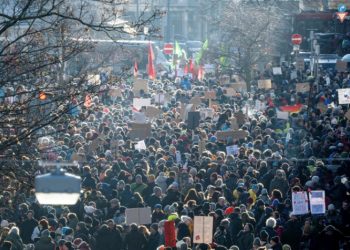 Almanya’da yüz binler AfD’ye karşı yürüdü