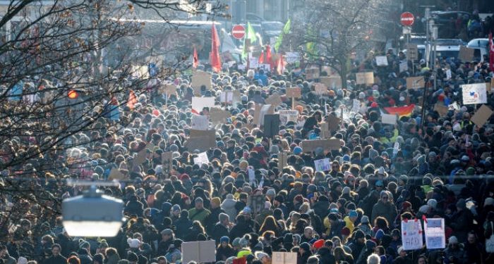 Almanya’da yüz binler AfD’ye karşı yürüdü