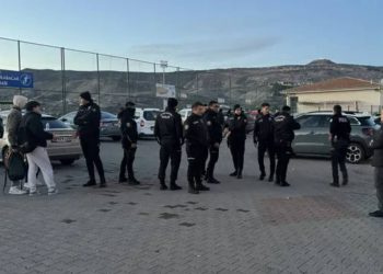 Amatör maçta 2 futbolcu bıçaklandı