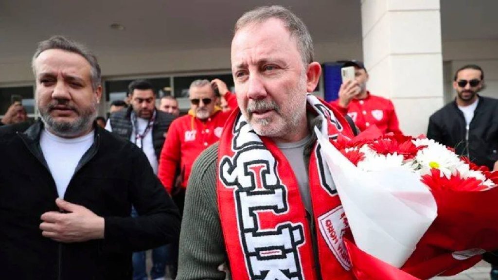 Antalyaspor'a resmi imzayı atan Sergen Yalçın: Sözleşmemde "Beşiktaş maddesi" yok