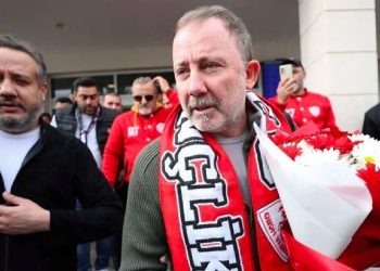 Antalyaspor'a resmi imzayı atan Sergen Yalçın: Sözleşmemde "Beşiktaş maddesi" yok