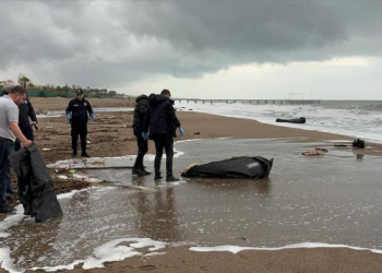 Art arda bulunan cesetlerin ardından Antalya'da polis ekipleri sahillerde devriye geziyor