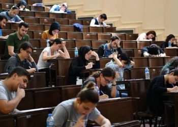 Artık akademi de gençlere ümit vermiyor: Üniversiteyi bırakan gençlerin sayısı 50 ilin nüfusunu geçti!