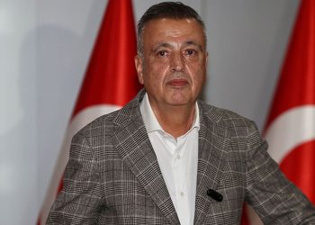 Ataşehir Belediye Başkanı Battal İlgezdi, CHP’den istifa etti