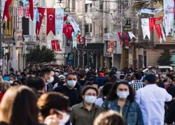 Ateş, kas ağrıları, öksürük… Türkiye ‘kombo salgın’a teslim, uzmanlar uyardı