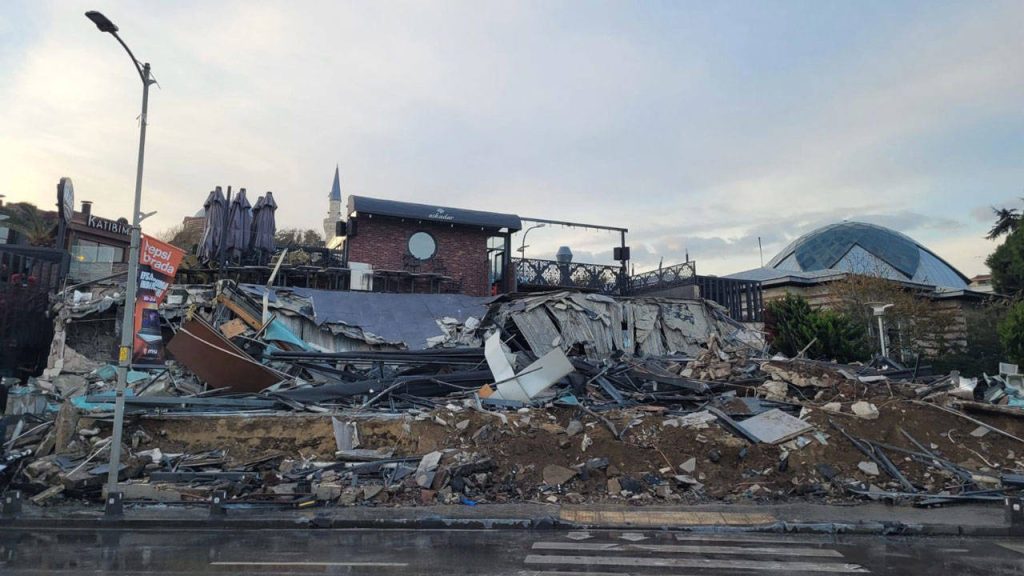 Bakanlığa bir darbe de İstinaf mahkemesinden: Üsküdar sahilindeki kaçak yapıların yıkımına itirazı reddetti