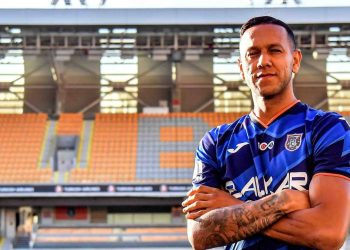 Başakşehir oyuncusu Josef de Souza, ayağının tozuyla sahaya çıktı