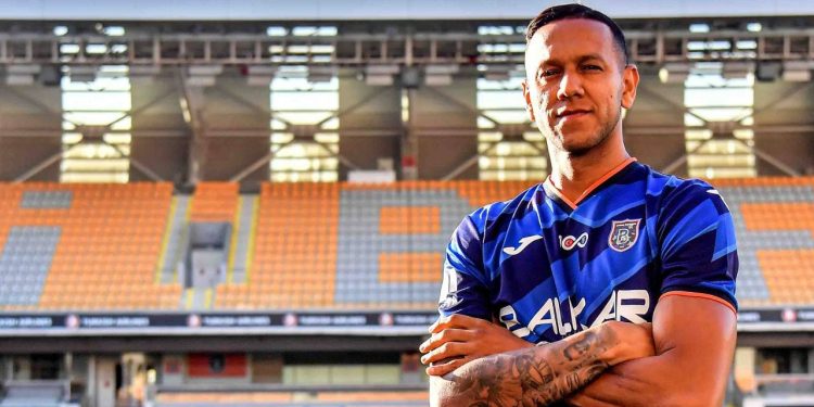 Başakşehir oyuncusu Josef de Souza, ayağının tozuyla sahaya çıktı