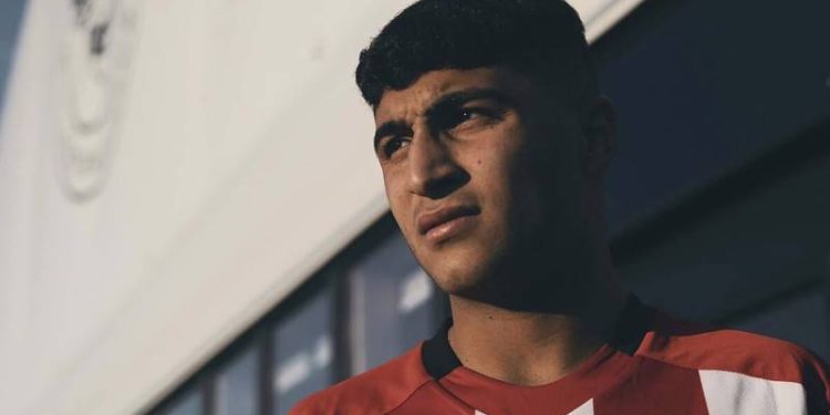 Batmanlı Yunus Emre Konak'ın İngiltere Premier Lig'e uzanan başarı hikayesi