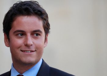 'Bebe Macron' lakaplı 34 yaşındaki Gabriel Attal, Fransa'nın en genç başbakanı oldu