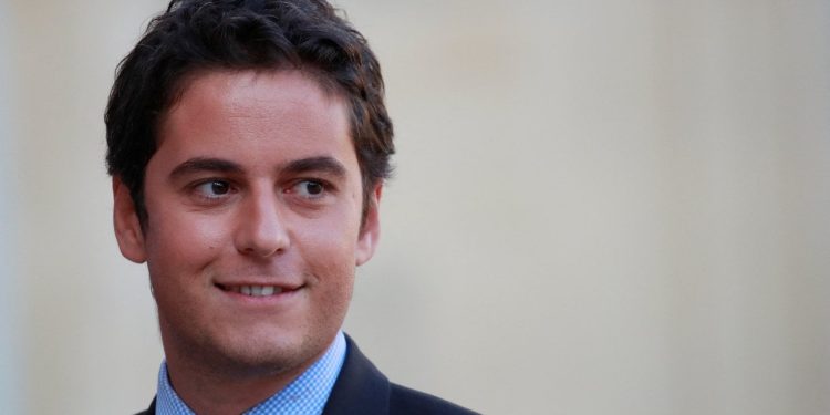 'Bebe Macron' lakaplı 34 yaşındaki Gabriel Attal, Fransa'nın en genç başbakanı oldu