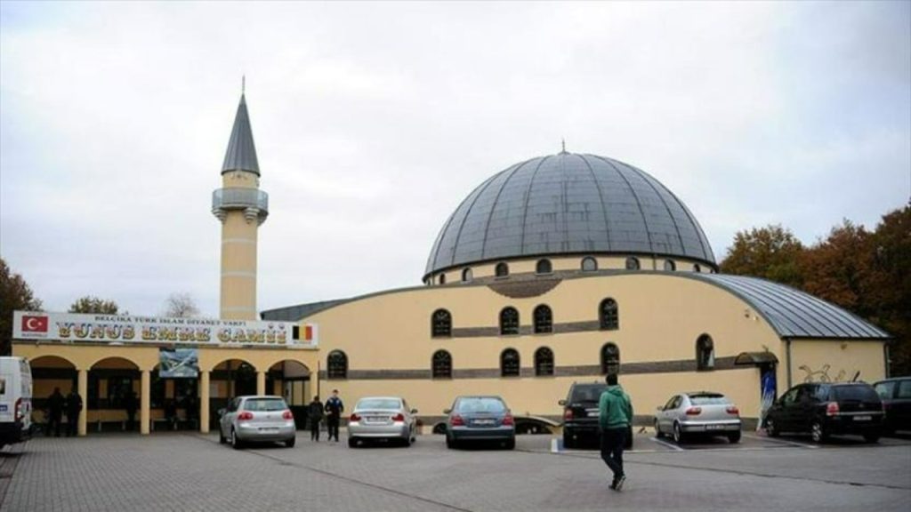 Belçika'da Diyanet'e bağlı camilerin ruhsatlarının iptali istendi