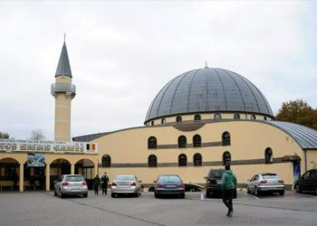 Belçika'da Diyanet'e bağlı camilerin ruhsatlarının iptali istendi