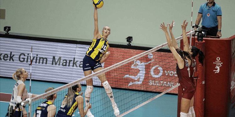 Beşiktaş Fenerbahçe'yi konuk ediyor