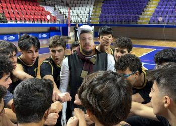 Bir yıl ceza aldı, final maçına mankenini gönderdi!
