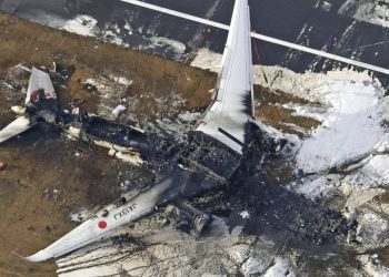 'Bu bir mucizeydi': Yolcular Japonya'daki uçak kazasından nasıl kurtuldu?