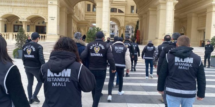 Büyükçekmece Belediyesi'nde 'rüşvet' iddiasına operasyon: Gözaltına alınanlar adliyeye sevk edildi