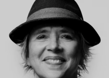 ÇEVİRİ | Ünlü Amerikalı yazar Eve Ensler: Gazze’deki acıların korkunç videolarını izleyin. Başınızı çevirmeyin