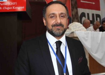 CHP İlçe Başkanı ve 7 yönetim kurulu üyesi istifa etti