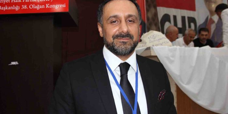 CHP İlçe Başkanı ve 7 yönetim kurulu üyesi istifa etti