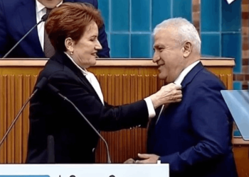 CHP'den istifa eden belediye başkanı İYİ Parti'ye katıldı! Rozetini Akşener taktı